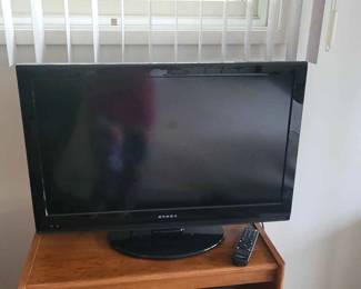 Dynex TV With Remote 27.5