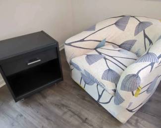 Cozy Swivel Chair with Custom Cover Side Table