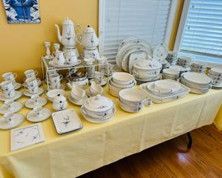 Large selection of Villeroy & Boch ‘Vieux Luxembourg’ china.  This set will be sold By The Piece
