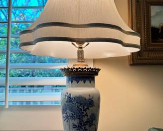 Beautiful antique Chinese blue & white vase mounted as a lamp