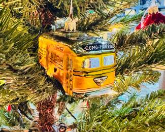 Cute Como-Harriet trolly glass ornament