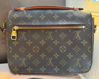 Louis Vuitton Pochette Métis Monogram bag in excellent vintage condition. 