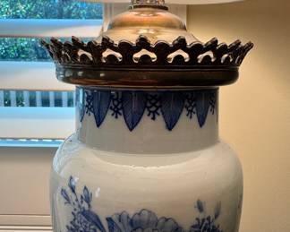 Beautiful antique Chinese blue & white vase mounted as a lamp