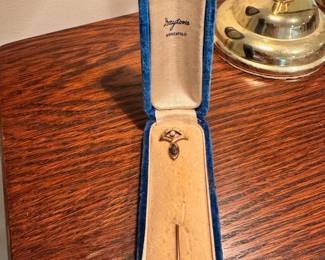 Antique 10kt gold hat pit in original Dayton’s Minneapolis finger box