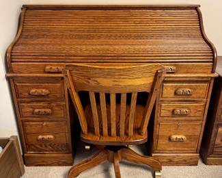 Vintage Winners Only oak roll top desk with locking key and chair