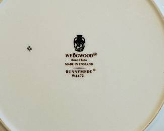 Large 81 piece set of Wedgwood ‘Runnymede W4472’ china.  Service for 12 plus serving pieces