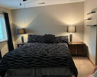 King size bed
Matching lamps
Night stand that matches the long dresser