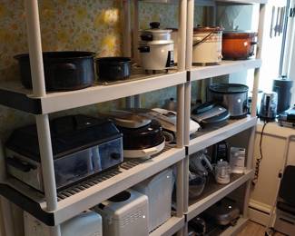 read makers, crock pots, food dehydrator, stand mixers