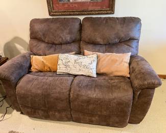 Reclining La Z Boy loveseat 
