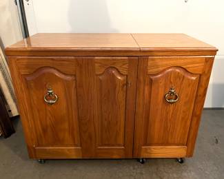 Sewing cabinet