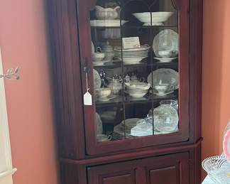 Corner cupboard