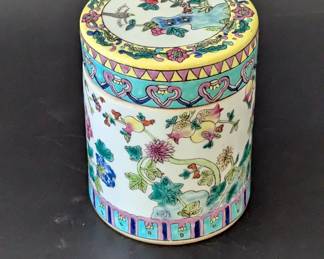 Lot #146 - Vintage/Antique Chinese Porcelain Export Famille Rose Mandarins Tea Jar
