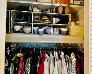 Womens clothes shoes handbags in style!