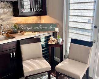 Accent Chairs and Décor