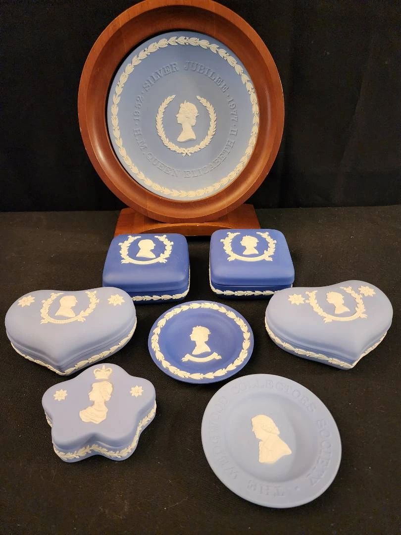 001 Wedgewood Queen Elizabeth Collectors Series