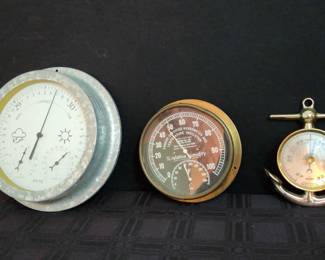 Set 3 of Hanging Barometer And Thermometer 