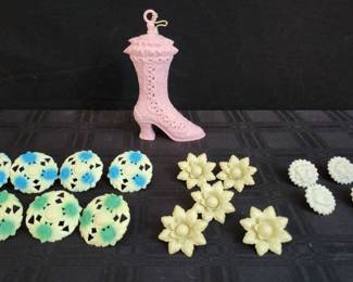 Set 16 of Fancy Push Pins  More