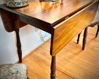 Antique rectangular drop-leaf table 