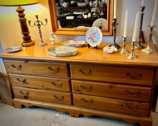 Vintage Thomasville dresser & mirror