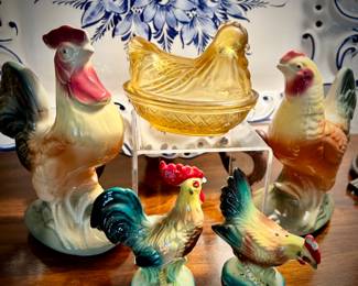 Collection of chickens/roosters, including amber glass hen on nest