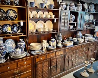 5 Coordinating display hutches