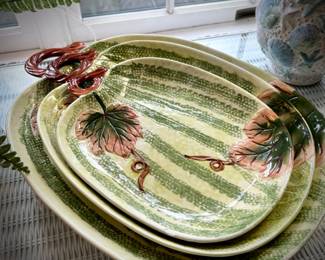 Nested squash serving plates