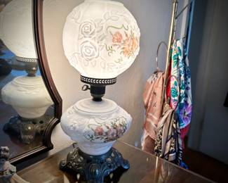 Vintage Gone With The Wind lamp