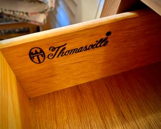 Vintage Thomasville dresser & mirror