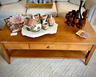 Solid wood coffee table with drawer