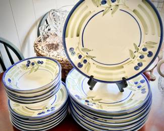 Blue and green blueberry china set