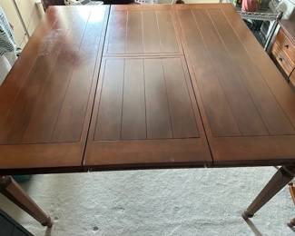 Dining table for 6. Comes with 6 chairs.