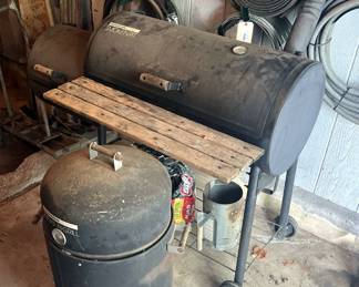 Brinkmann SmokeNPit With Kinsford Matchlight Charcoal And Charcoal Starter Bucket, 54" x 53" x 24"