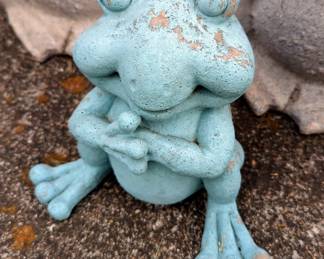 MoldeSMolded Resin Frogs With Crowns, Qty 2, 17" x 10" And Molded Resin Sitting Frog, 8" x 9"