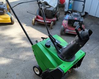 Lawn Boy 320E Gas Powered Snow Blower With Electric Start, Model 28222, 19,5" Wide, With 3.0 HP Motor