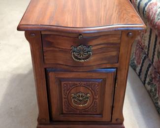 Dual Sided End Table With Pull Out Shelf & Drawer Storage With Magazine Holder, 24" x 17" x 28" 