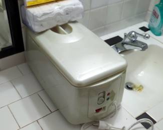 Ultimate Spa Paraffin Machine, With Hand & Foot Protectors, Powers On 
