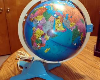 Fisher-Price Light Up Discovery World Globe With Viewfinder, Powers On