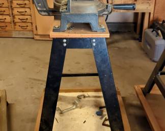 Skilsaw Professional 10" Miter Box Saw Model 3810, Includes Central Machinery Metal Tool Stand And Rolling Wood Platform, Powers On