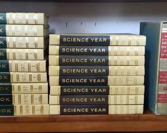 The World Book Encyclopedias Yearbooks, 1969-1977, And Science Yearbooks, 1969-1977, Missng 1970, And The New Illustrasted Medical Encyclopedia, 1-4