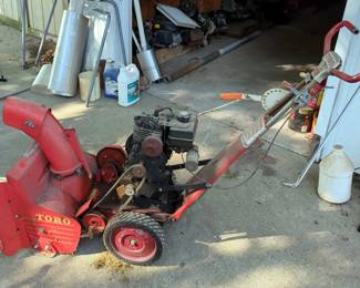 Toro Gas Powered Snow Hound, Unknown Model, With 3.5 HP Motor, Model 143.614042, 17" Wide