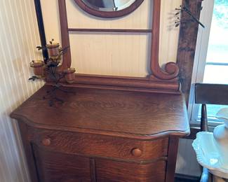 OAK WASHSTAND WITH MIRROR.