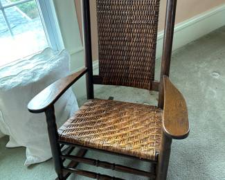 NICE COUNTRY ROCKER.