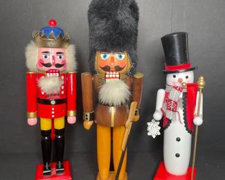 Nutcrackers 
German Erzgebirgifche Boltstunft
