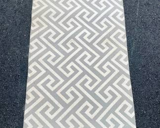 Geometric area rug 