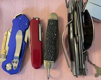 Pen knives.
