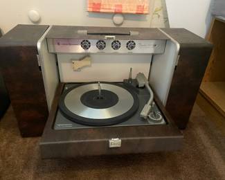 Vintage 1963 GE Stereophonic Trimline 400 Portable Record Player Stereo.