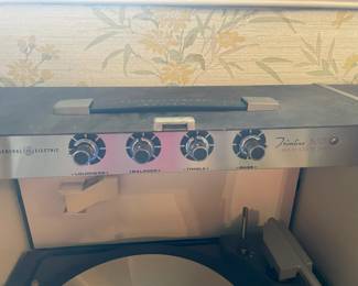Vintage 1963 GE Stereophonic Trimline 400 Portable Record Player Stereo.