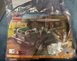 Lego Creator (complete in bag).