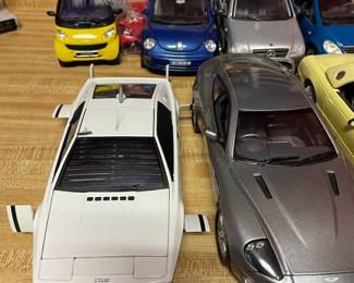 Assorted model cars.