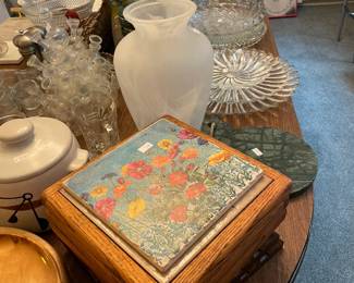 Assorted decorative items.